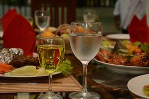 White Sand Beach Inn