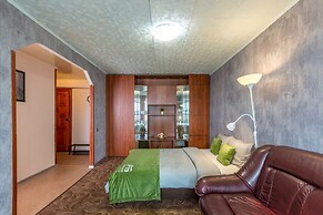 AG Apartment on Mashinostroenya 9, 199