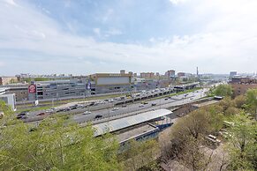 AG Apartment on Mashinostroenya 9, 199