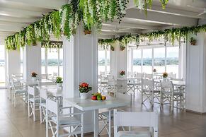 Bianco Riccio Suite Hotel