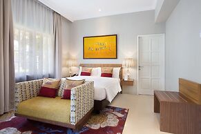 Ramada Suites by Wyndham Solo