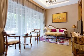 Ramada Suites by Wyndham Solo