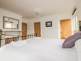 Apartment 1, Trearren