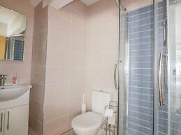 Apartment 1, Trearren