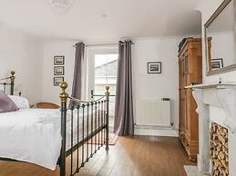 Apartment 1, Trearren