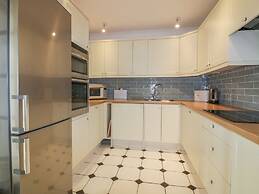 Apartment 1, Trearren