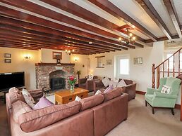 Whalebone Cottage at Broadings Farm