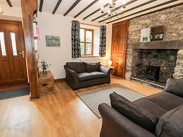 Ddol Helyg Farmhouse