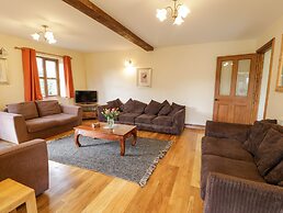 Ddol Helyg Farmhouse