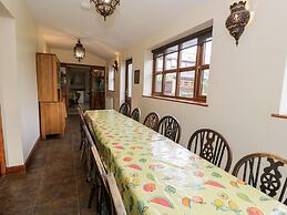 Ddol Helyg Farmhouse