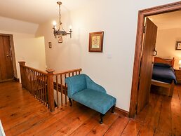 Ddol Helyg Farmhouse