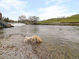 1 Bridge End & Garden