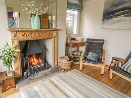 1 Bridge End & Garden