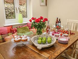 1 Bridge End & Garden