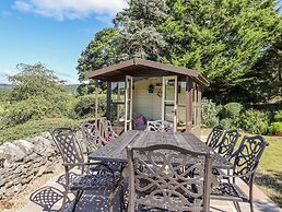 1 Bridge End & Garden