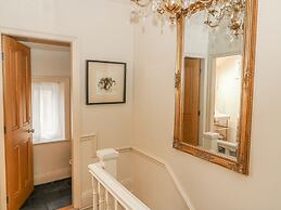 1 Bridge End & Garden