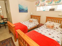 1 Bridge End & Garden