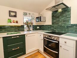 1 Bridge End & Garden