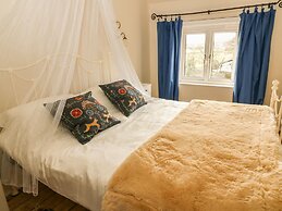 1 Bridge End & Garden