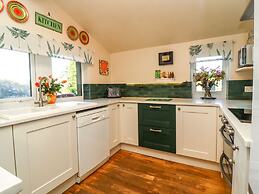 1 Bridge End & Garden