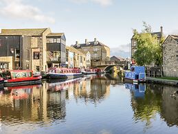 Canalside Cottage