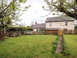 Cozy Cwtch Cottage