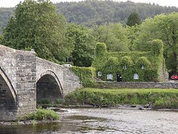 Bryn Dedwydd Farmhouse