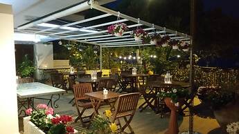 Malì Guest House & Terrace Bar