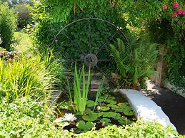 3 Horse Pool Road