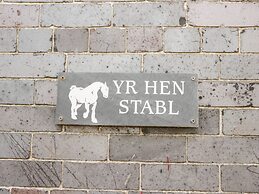 Hen Stabl