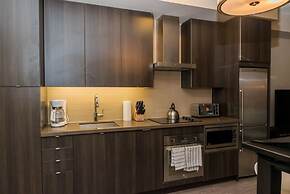 Sarkar Suites - CN Tower Rogers Centre