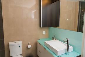 Sarkar Suites - CN Tower Rogers Centre