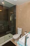 Sarkar Suites - CN Tower Rogers Centre