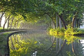 Barge Beatrice cruises on the Canal du Midi