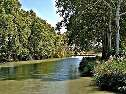 Barge Beatrice cruises on the Canal du Midi