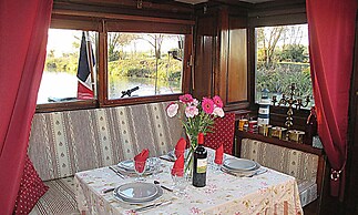 Barge Beatrice cruises on the Canal du Midi