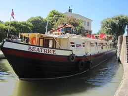 Barge Beatrice cruises on the Canal du Midi