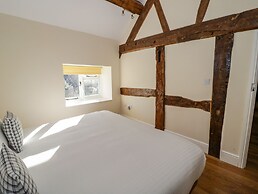 Little Cowarne Court