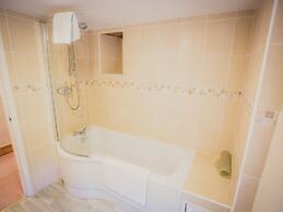 Deerclose West Farmhouse