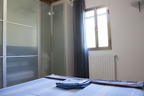 Nice Apartment in an English Style Building On the First Floor, With a