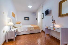 Milos Inn & Maisonette