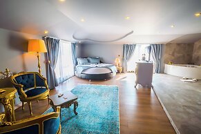 Real King Suite Hotel