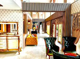 Real King Suite Hotel