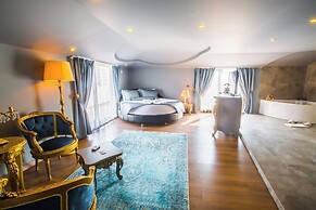 Real King Suite Hotel