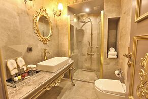 Real King Suite Hotel