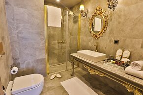 Real King Suite Hotel