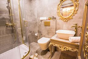 Real King Suite Hotel