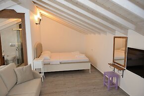 Brothers Cesme Boutique Hotel