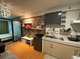 1 Bedroom Deluxe Condo at Apartelle D' Oasis