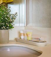 Padgett Place - Deluxe Suites